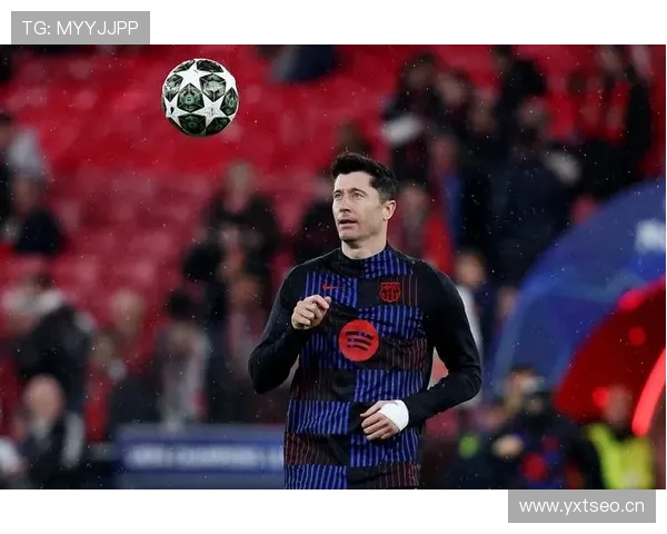 波兰足协前高层:莱万如同C罗队友未必喜爱但共同为国出战